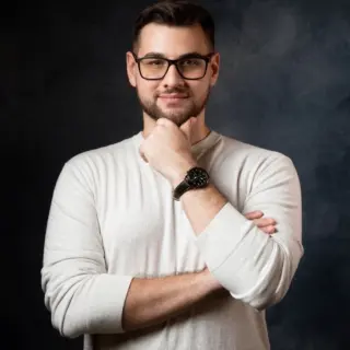 Lucas Bianchi, leasehold editor